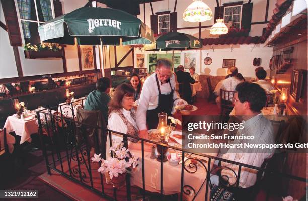 POT-AU-FEU /29MAR95/PZ/MACOR "LE-POT-AU-FEU" RESTAURANT IN MENLO PARK. CHRONICLE PHOTO: MICHAEL MACOR