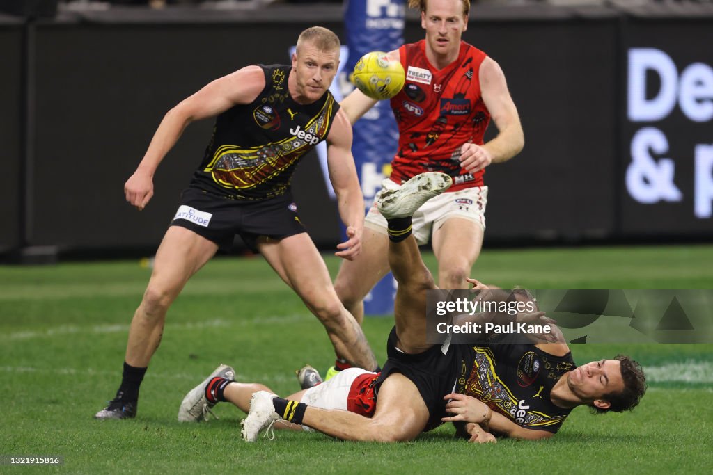 AFL Rd 12 - Essendon v Richmond