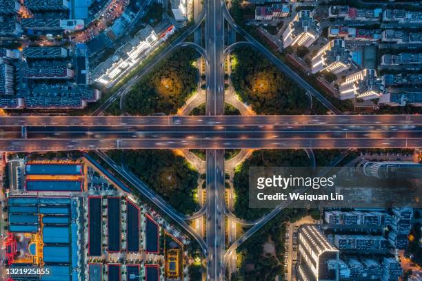 urban crossroad overpass - crossroad top view stock-fotos und bilder