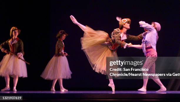 Ballet Program IV. "Con Amor" Ballet features Evelyn Cisneros and David Palmer at right. By Michael Macor/The Chronicle
