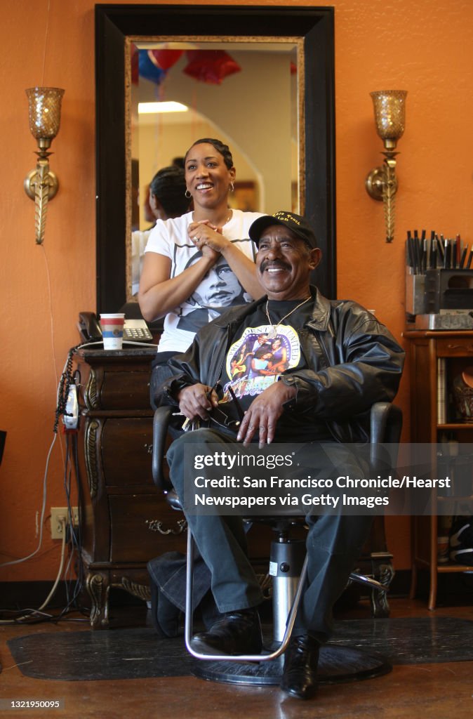 Ronna Green who runs the Rare Touch II Hair Salon in Fremont, Calif.,...  News Photo - Getty Images