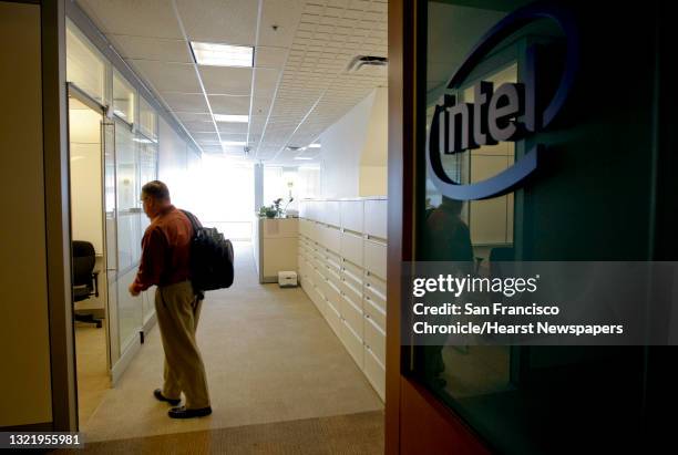 Intel Cubicles 407 Cubicle Natural Light Stock Photos, High-Res Pictures, and Images ...