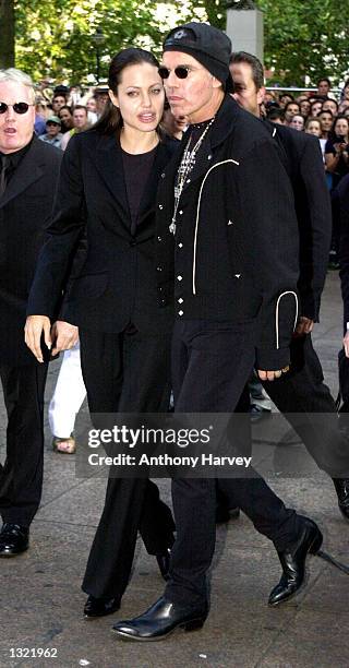 Actress Angelina Jolie and her husband Billy Bob Thornton arrive for the premiere of "Tomb Raider" July 03, 2001 in London.