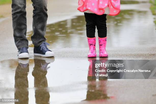 two people feet on the rain with reflection - filipino ethnicity and female not male fotografías e imágenes de stock