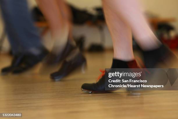 Clogging Class Clogging Dance Photos and Premium High Res Pictures - Getty Images