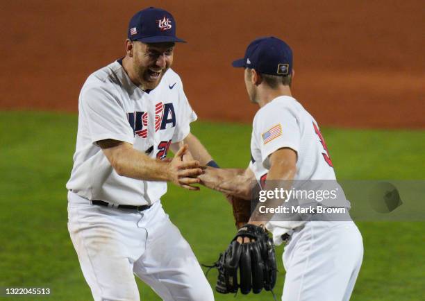 Todd Frazier and David Robertson of United States celebrate defeating Venezuela by score of 4-2 during the WBSC Baseball Americas Qualifier Super...