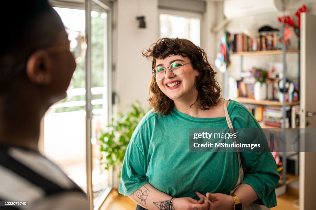 A young woman came to visit her friend