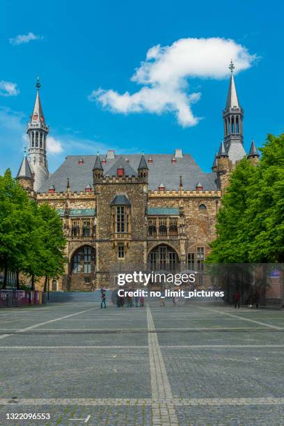 ayuntamiento histórico de aquisgrán - aachen fotografías e imágenes de stock