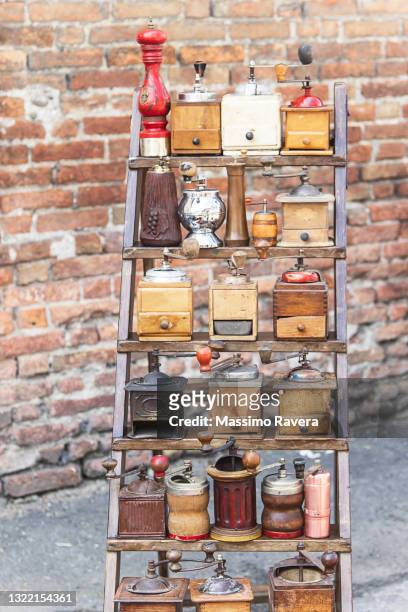 flea market - coffee grinders - grinder stockfoto's en -beelden