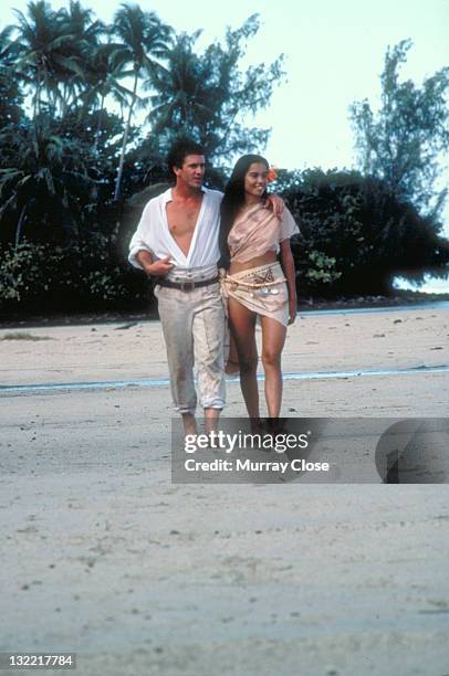 Actor Mel Gibson as mutineer Fletcher Christian and Tevaite Vernette as Mauatua in the film 'The Bounty', 1984.