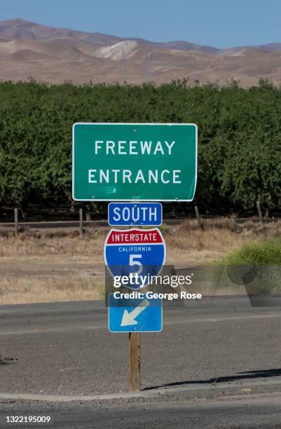 Interstate On Ramp Sign 43 Onramp Sign Stock Photos, High-Res Pictures, and Images - Getty Images