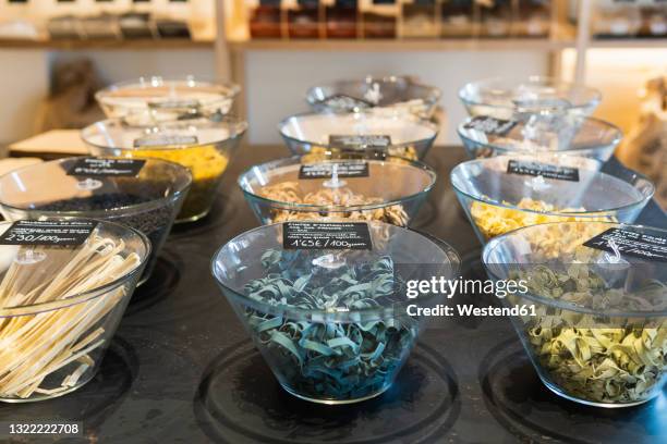 spice bowls with price tag arranged on table in store - bio supermarkt stock-fotos und bilder