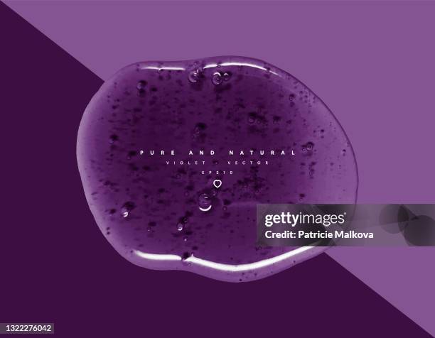 ilustrações, clipart, desenhos animados e ícones de fundo cosmético vetor violeta com textura de gel, textura natur brilhante, gel puro de cor clara - violet