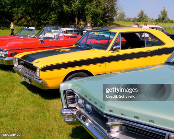 american vintage cars in a row. - porsche club stock pictures, royalty-free photos & images