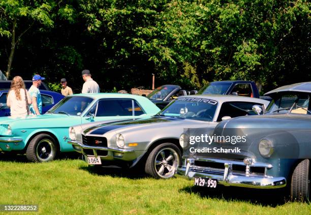 american vintage cars in a row. - european motorshow stock pictures, royalty-free photos & images