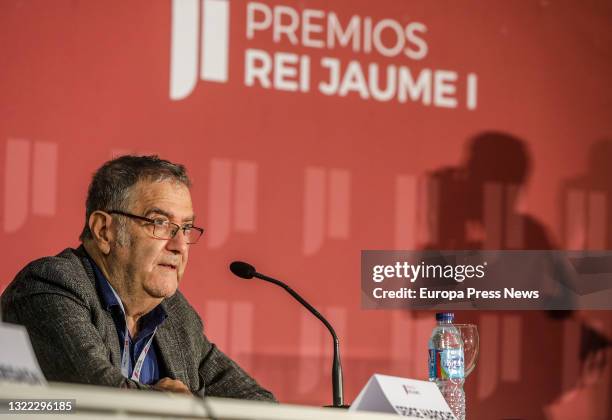 The Nobel Prize, Serge Haroche, appears at a press conference to present the 33rd edition of the Rei Jaime Awards at the Antiguo Convento de Santo...