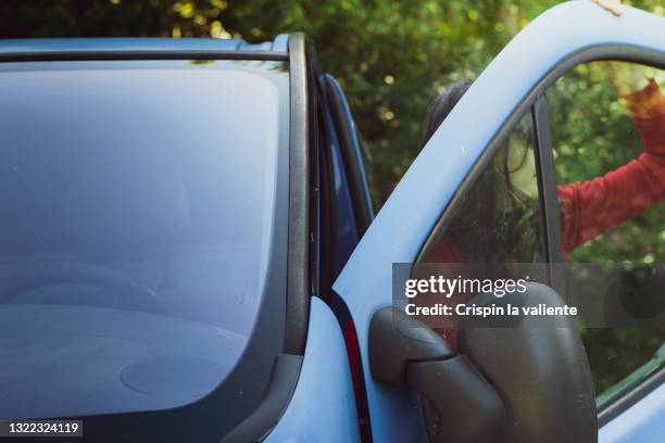 woman getting out of a blue van - white van profile stock pictures, royalty-free photos & images
