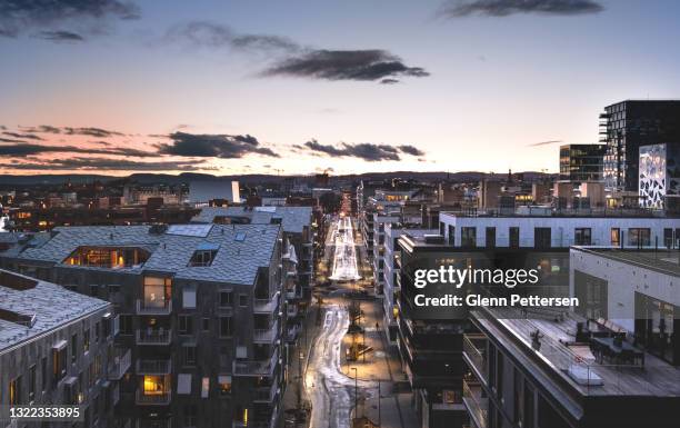 puesta de sol sobre código de barras en oslo. - oslo skyline fotografías e imágenes de stock