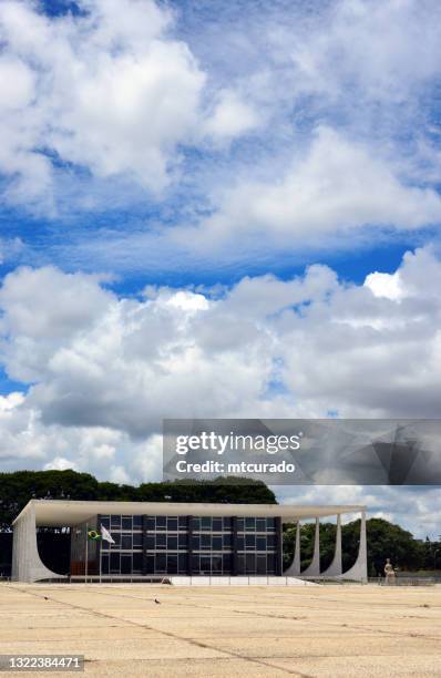 supreme federal court of brazil, brasilia, brazil - federal building plaza stock pictures, royalty-free photos & images