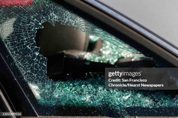 Car Rear Window Shattered Broken Rear Window Photos and Premium High Res Pictures - Getty Images