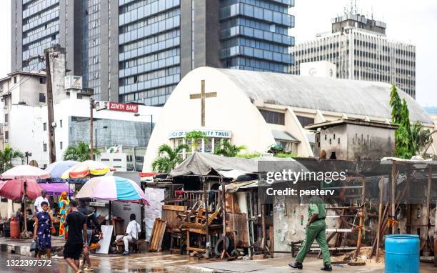 street scene - lagos, nigeria - nigeria stockfoto's en -beelden