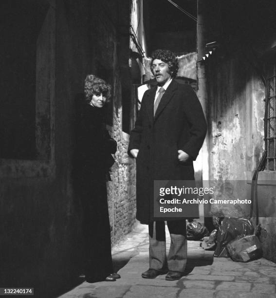 English actress Julie Christie with Donald Sutherland in Venice by night, Venice, 1971.