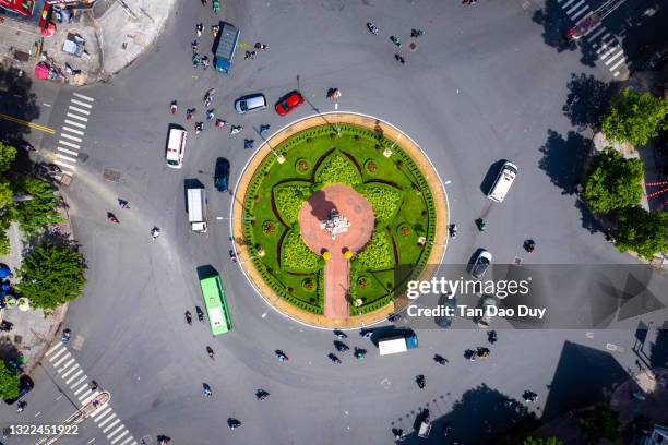 ho chi minh city - traffic circle, traffic in the roundabout - aerial view - ho chi minh city 個照片及圖片檔