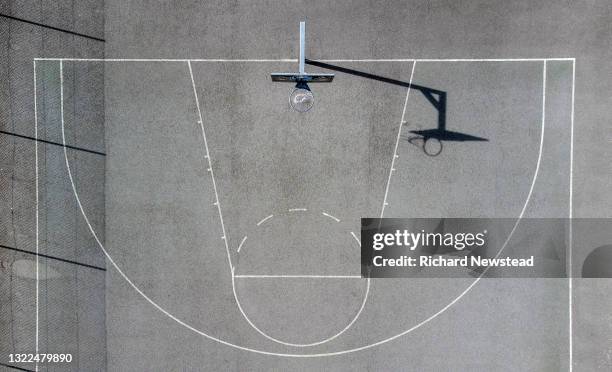 basketball court - spielfeld stock-fotos und bilder