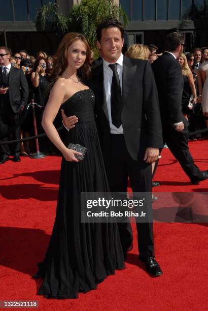 Jennifer Love Hewitt and Ross McCall arrives on the red carpet at the 59th Annual Primetime Emmy Awards, September 16, 2007 in Los Angeles,...