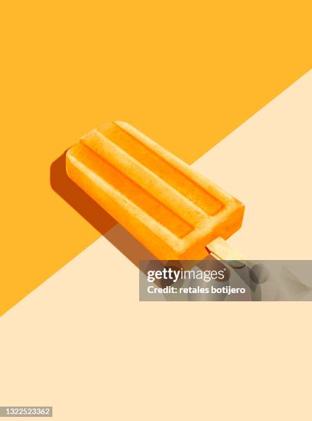 orange popsicle - wassereis mit orangengeschmack stock-fotos und bilder