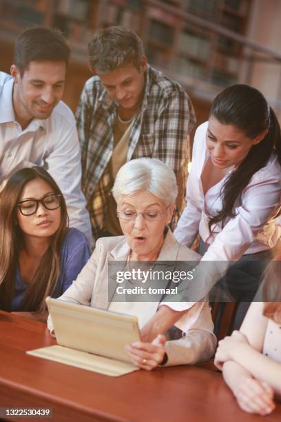 intergenerational cooperation in library - doing a favour stock pictures, royalty-free photos & images