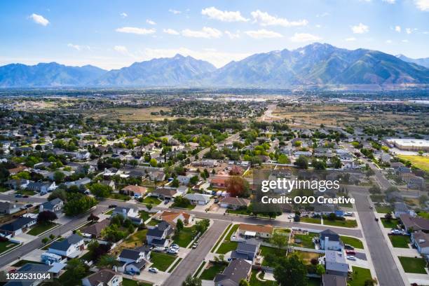 de luchtmening van de buurt van utah van de voorsteden - wasatch-mountains stockfoto's en -beelden