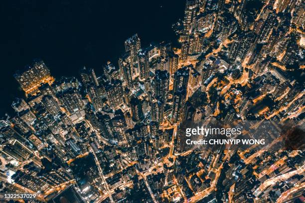 luftbild hong kong night - aerial hong kong stock-fotos und bilder