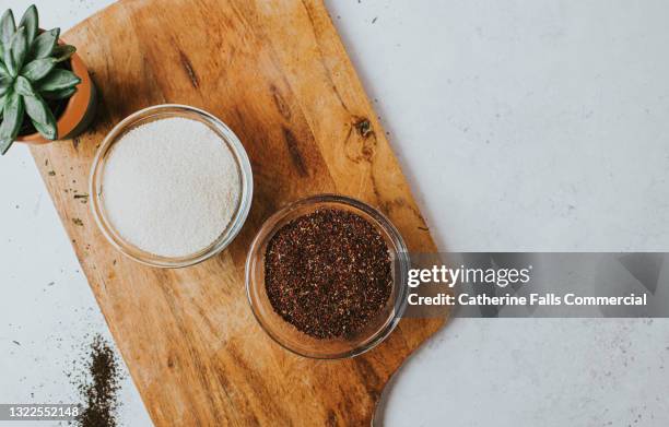 top down image of organic white sugar and a rosehip and hibiscus blend in glass bowls - ローズヒップティー ストックフォトと画像