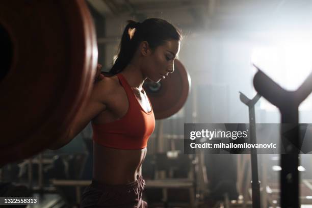 keep calm and stay strong - musculação com peso imagens e fotografias de stock