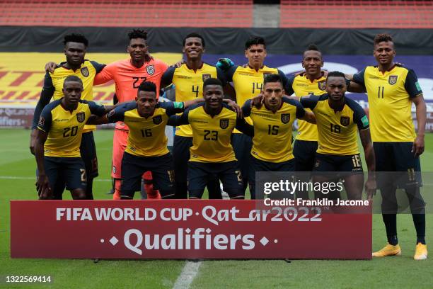 Players of Ecuador pose for a team picture before a match between Ecuador and Peru as part of South American Qualifiers for Qatar 2022 at Rodrigo Paz...