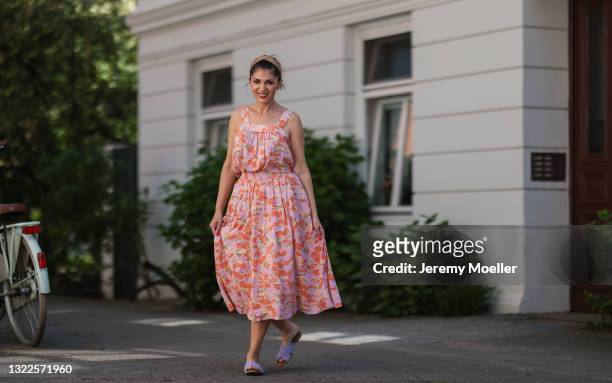 Anna Wolfers wearing colorful midi dress via Goldig Shop, brown headband and purple slides on May 31, 2021 in Hamburg, Germany.