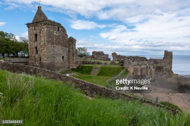 st andrews castle ruins on the fife coastline - st andrews scotland stock pictures, royalty-free photos & images