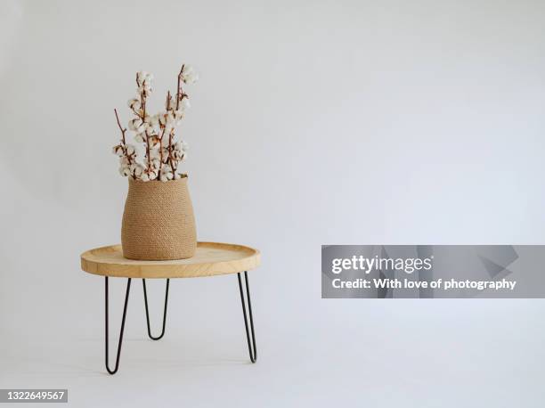 scandinavian white interior modern decoration, scandi table with jute vase and cotton banches on white background - skandinavische kultur stock-fotos und bilder