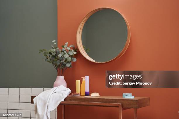 part of interior with mirror and makeup table - bathroom white design photos et images de collection