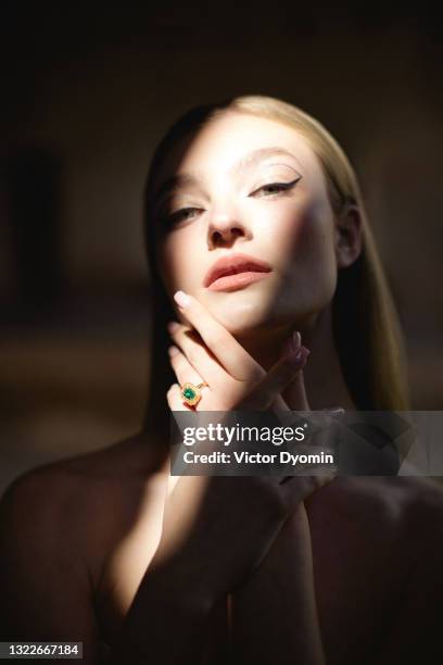 portrait of the charming young woman in the sunspot - kajalschminke stock-fotos und bilder