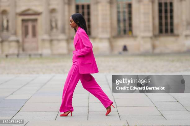 Emilie Joseph @in_fashionwetrust wears sunglasses, gold earrings/earcuffs from Merbabe, black sunglasses, a gold chunky necklace by Merbabe, a...