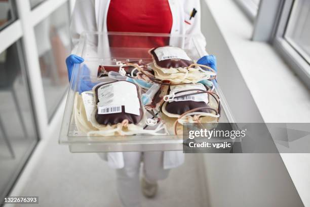 lagring av blod och blodprodukter - blodtransfusionspåse bildbanksfoton och bilder