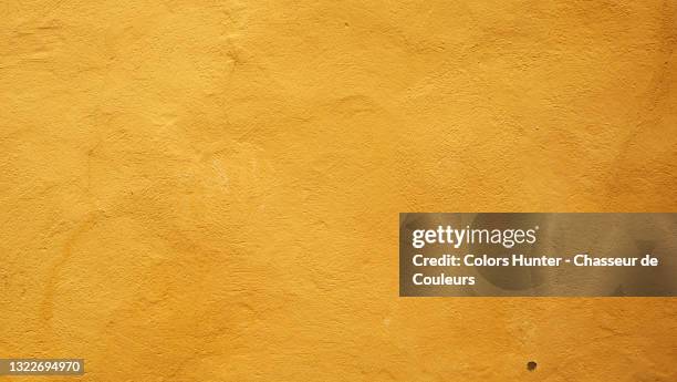 clean and textured yellow wall in paris - wall building feature stock pictures, royalty-free photos & images