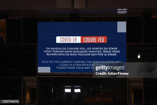 Board is displayed as play is suspended with fans being made to leave the stadium due to government curfew restrictions during the Mens Singles...