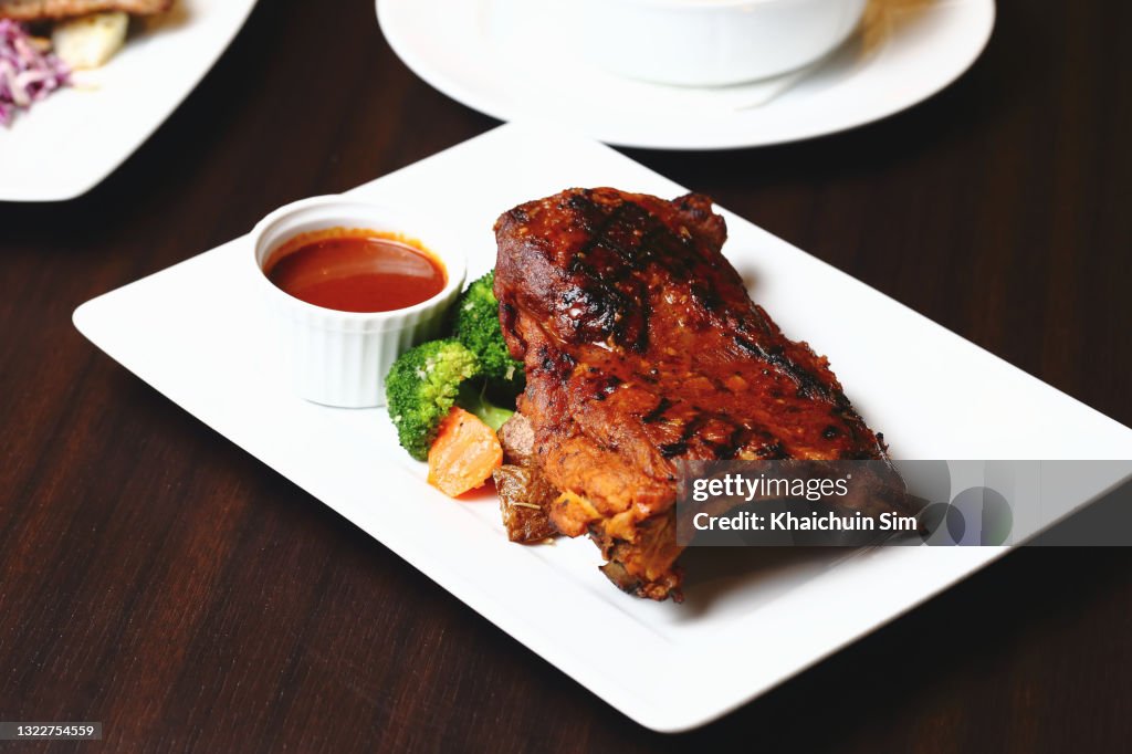 Grilled pork ribs