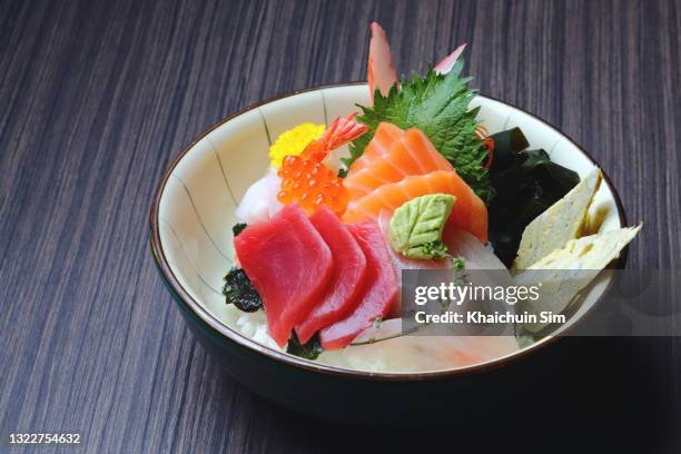 japanese salmon and tuna sashimi - maki sushi stock pictures, royalty-free photos & images