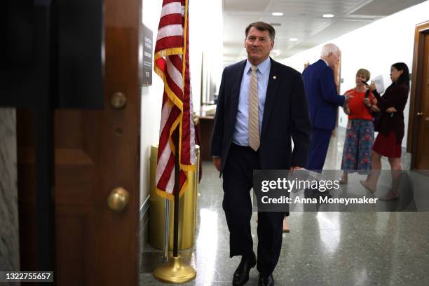 Michael Rounds 4,370 Mike Rounds Photos & High Res Pictures - Getty Images