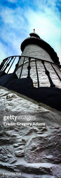 looking up the outside of a tower - stairway to heaven engelse uitdrukking stockfoto's en -beelden