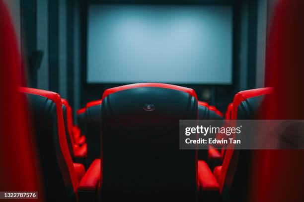 empty cinema with blank white screen - film screening stock pictures, royalty-free photos & images